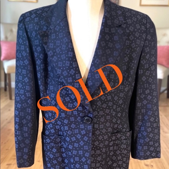 🎈SOLD🎈Christian Dior Embroidered Floral Blue Blazer!